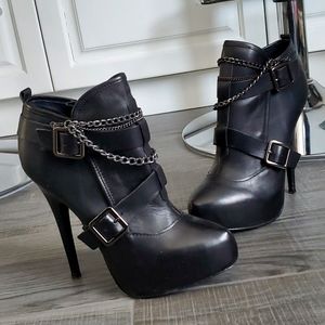 Bakers black Chelsea heeled booties